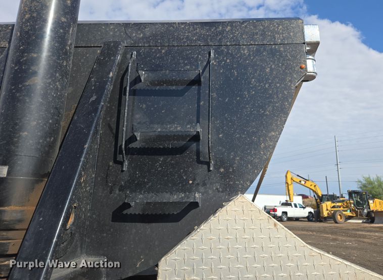 image for item FB9431 2015 Peterbilt 567 semi truck