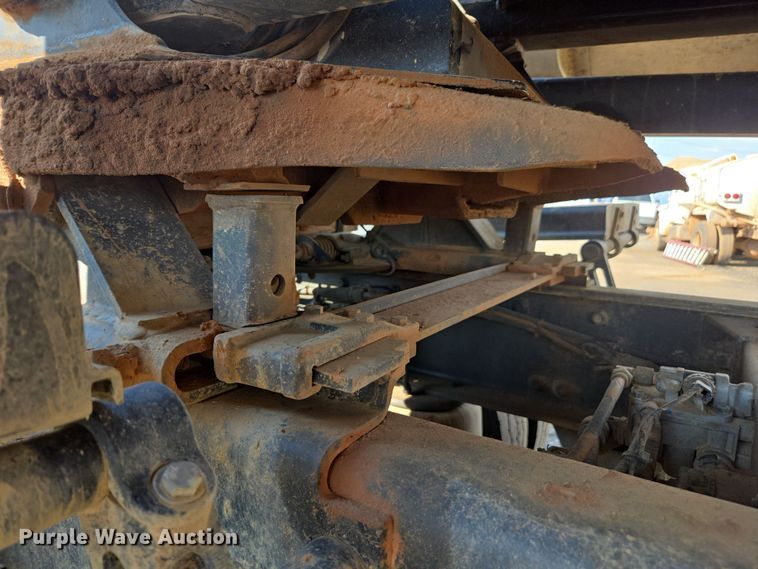 image for item FB9431 2015 Peterbilt 567 semi truck