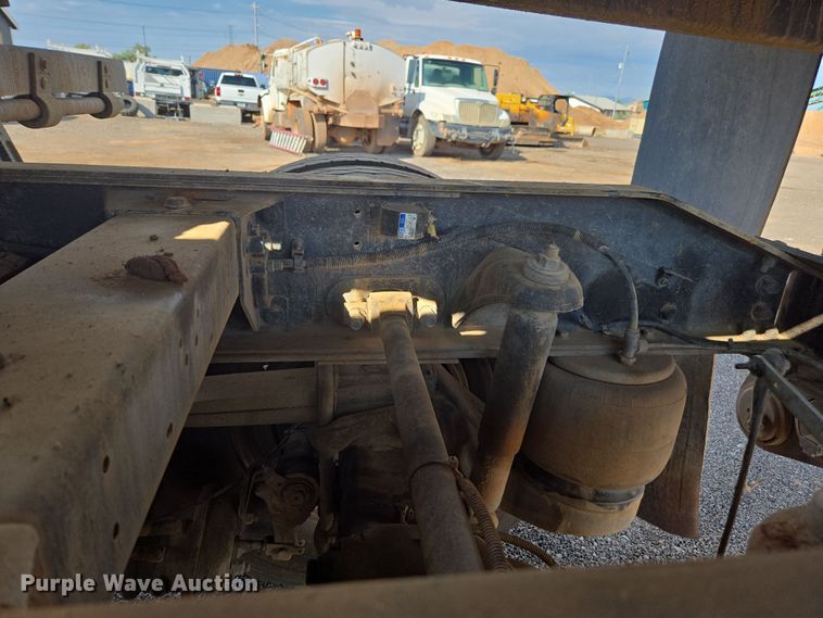 image for item FB9431 2015 Peterbilt 567 semi truck