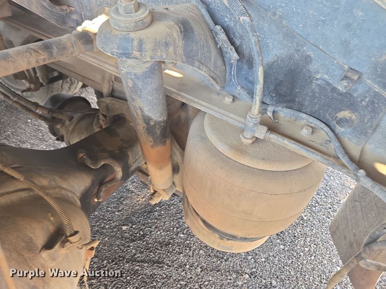 image for item FB9431 2015 Peterbilt 567 semi truck