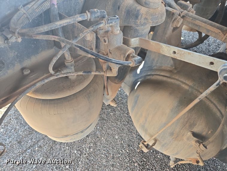 image for item FB9431 2015 Peterbilt 567 semi truck