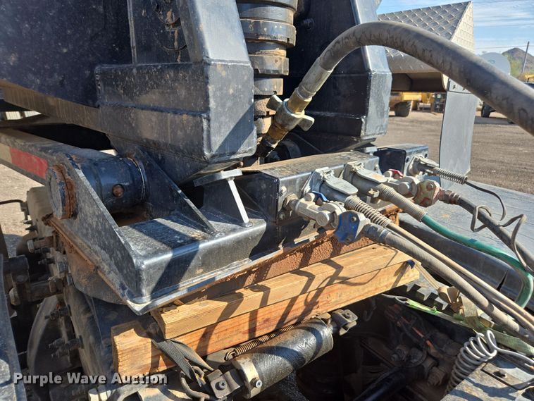 image for item FB9431 2015 Peterbilt 567 semi truck