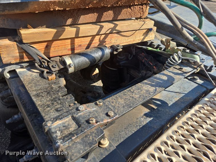 image for item FB9431 2015 Peterbilt 567 semi truck