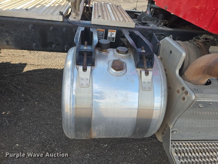 image for item FB9431 2015 Peterbilt 567 semi truck