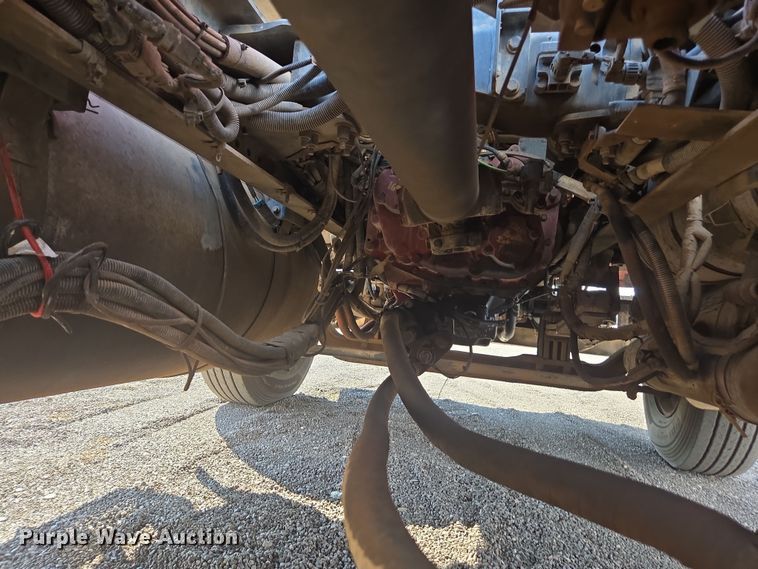 image for item FB9431 2015 Peterbilt 567 semi truck