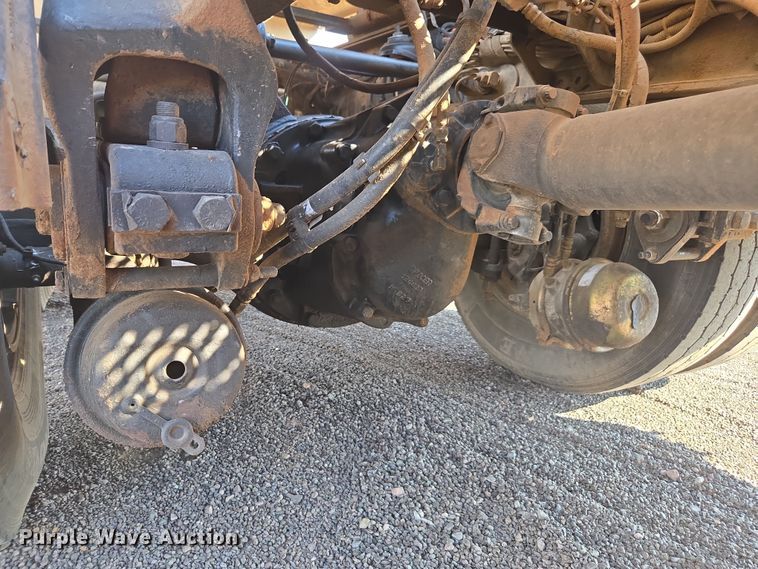 image for item FB9431 2015 Peterbilt 567 semi truck