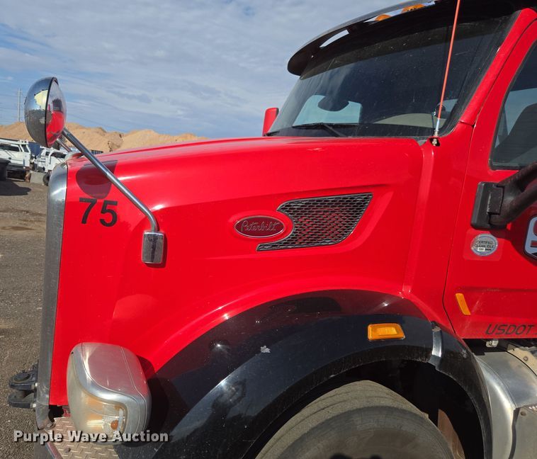 image for item FB9431 2015 Peterbilt 567 semi truck