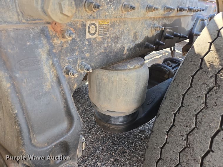 image for item FB9431 2015 Peterbilt 567 semi truck