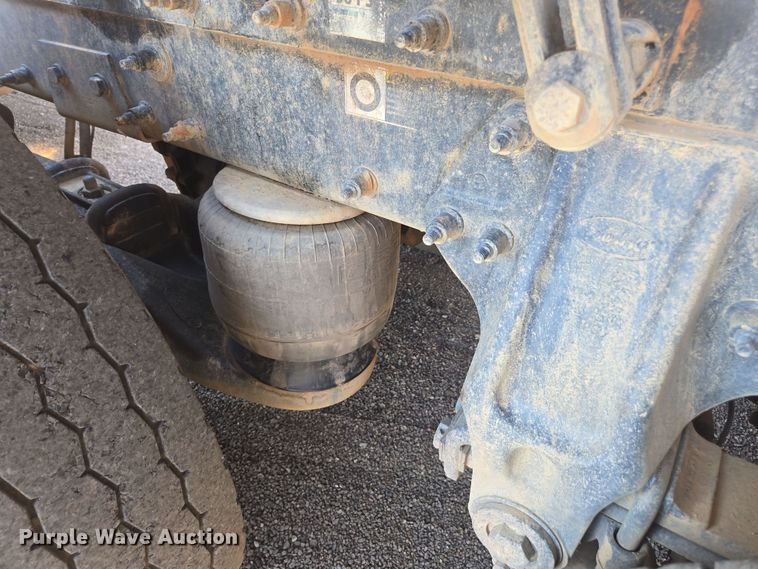 image for item FB9431 2015 Peterbilt 567 semi truck