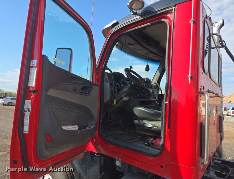 image for item FB9431 2015 Peterbilt 567 semi truck