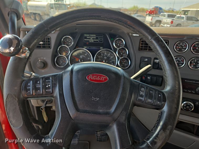 image for item FB9431 2015 Peterbilt 567 semi truck
