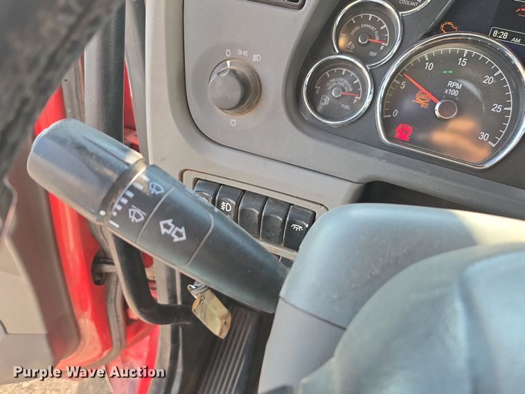 image for item FB9431 2015 Peterbilt 567 semi truck