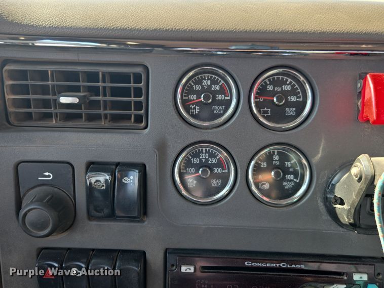 image for item FB9431 2015 Peterbilt 567 semi truck