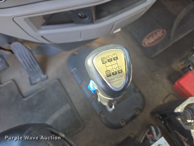 image for item FB9431 2015 Peterbilt 567 semi truck