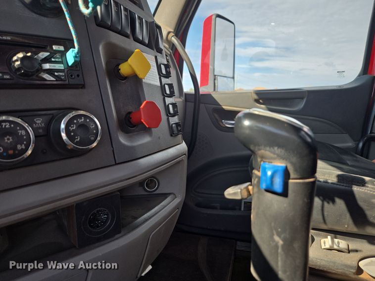 image for item FB9431 2015 Peterbilt 567 semi truck