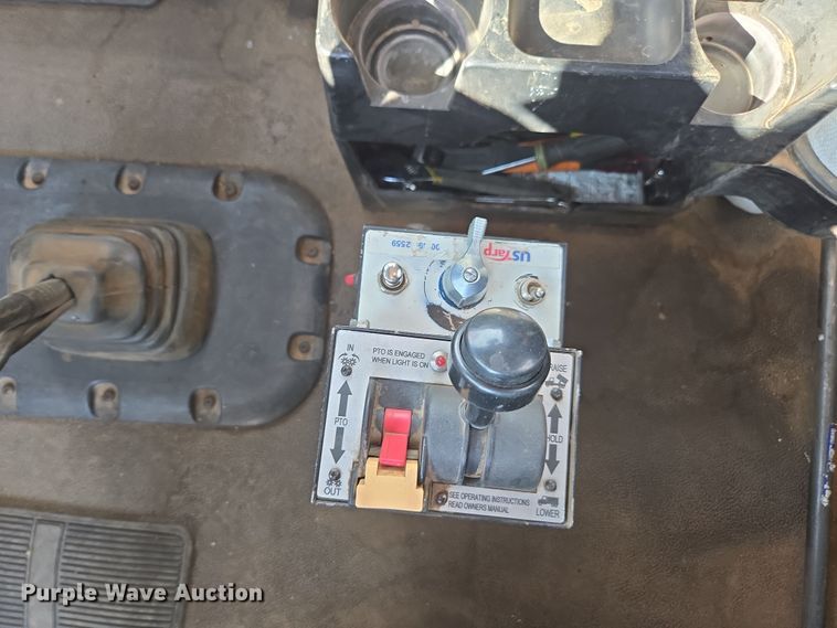 image for item FB9431 2015 Peterbilt 567 semi truck