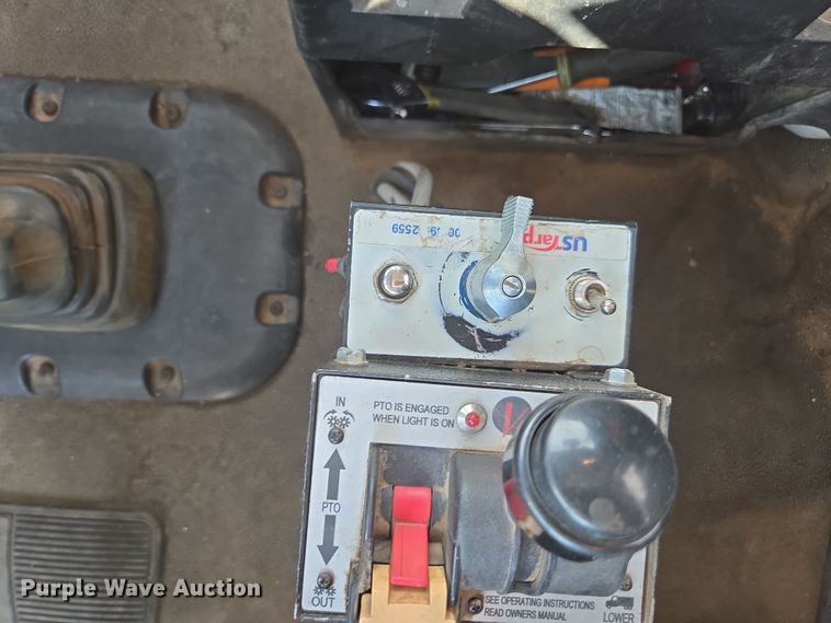 image for item FB9431 2015 Peterbilt 567 semi truck