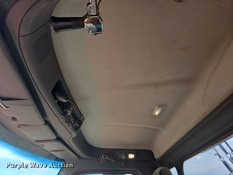 image for item FB9431 2015 Peterbilt 567 semi truck