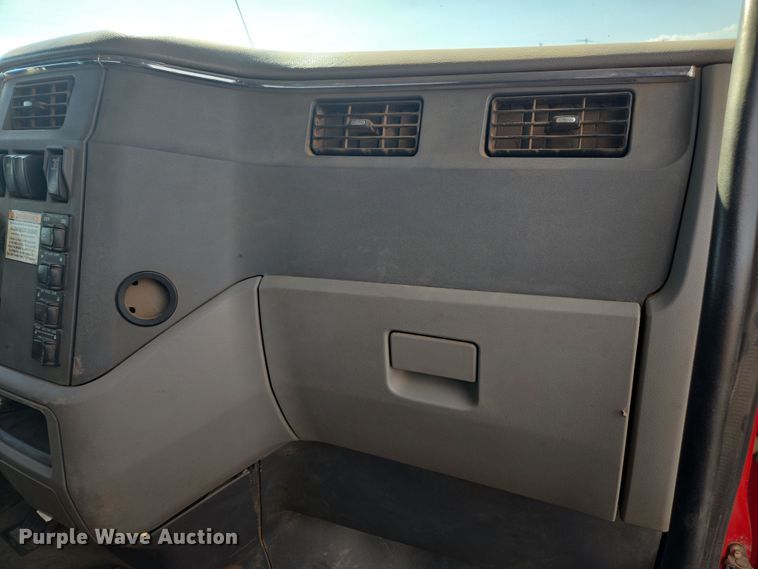 image for item FB9431 2015 Peterbilt 567 semi truck