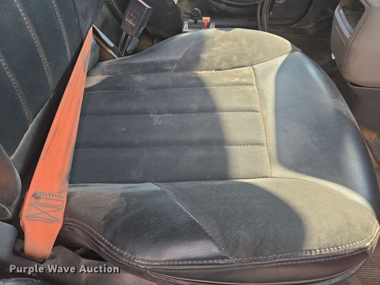 image for item FB9431 2015 Peterbilt 567 semi truck