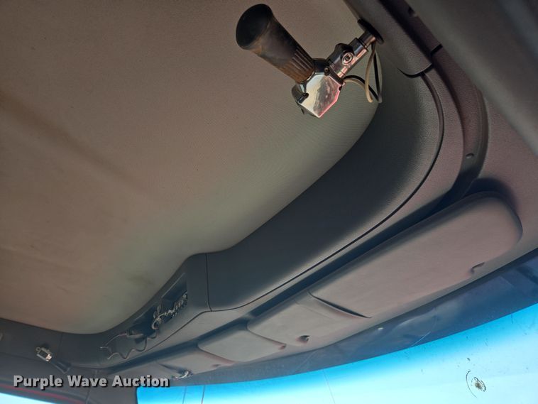 image for item FB9431 2015 Peterbilt 567 semi truck