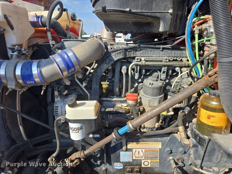 image for item FB9431 2015 Peterbilt 567 semi truck