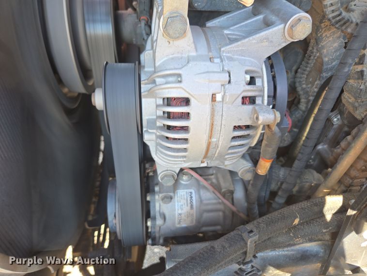 image for item FB9431 2015 Peterbilt 567 semi truck