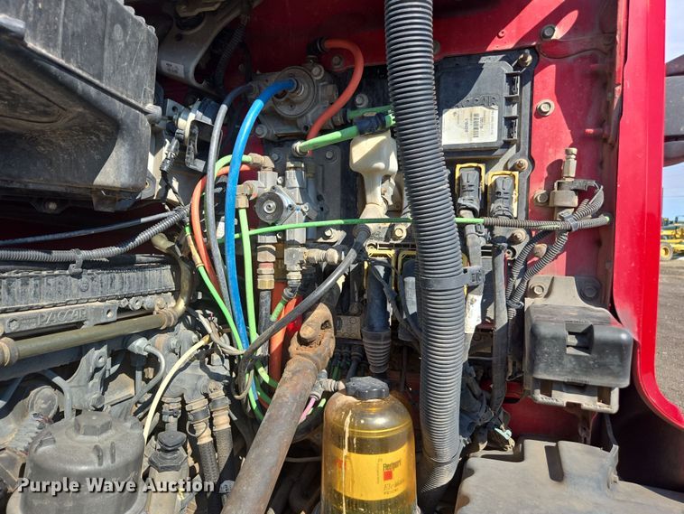 image for item FB9431 2015 Peterbilt 567 semi truck