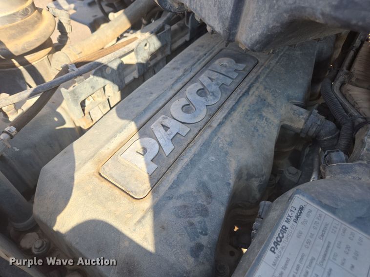 image for item FB9431 2015 Peterbilt 567 semi truck