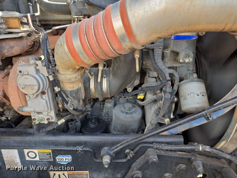 image for item FB9431 2015 Peterbilt 567 semi truck