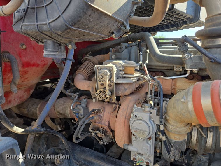 image for item FB9431 2015 Peterbilt 567 semi truck