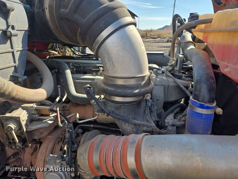 image for item FB9431 2015 Peterbilt 567 semi truck