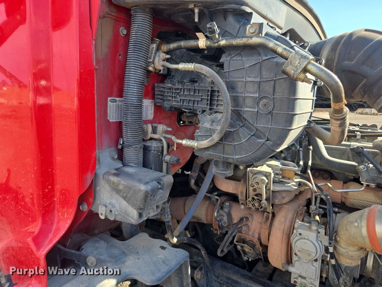 image for item FB9431 2015 Peterbilt 567 semi truck