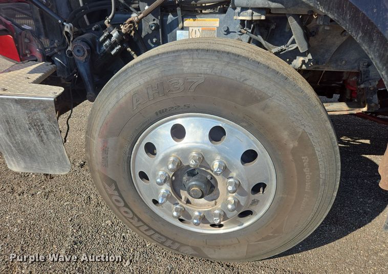 image for item FB9431 2015 Peterbilt 567 semi truck