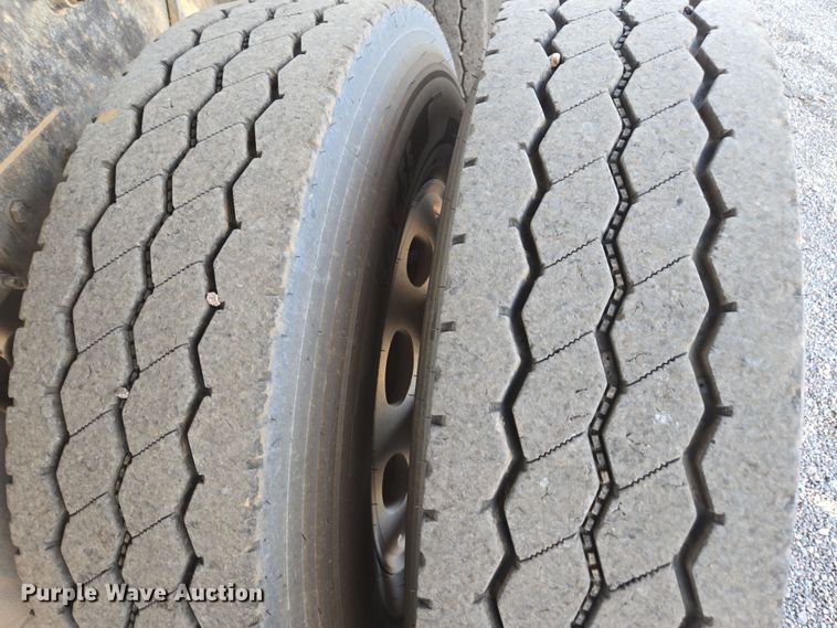 image for item FB9431 2015 Peterbilt 567 semi truck