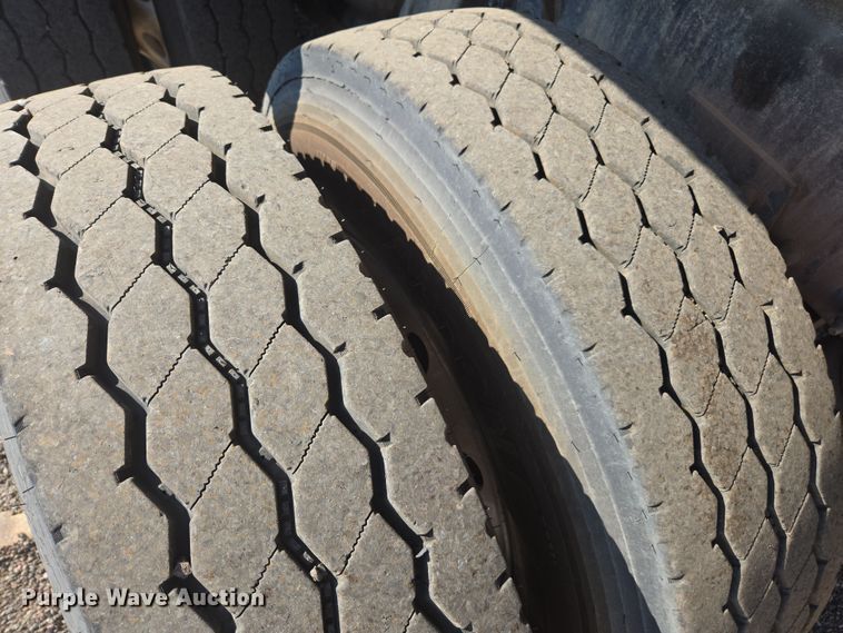 image for item FB9431 2015 Peterbilt 567 semi truck