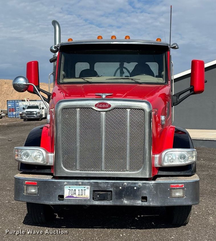 image for item FB9432 2018 Peterbilt 567 semi truck