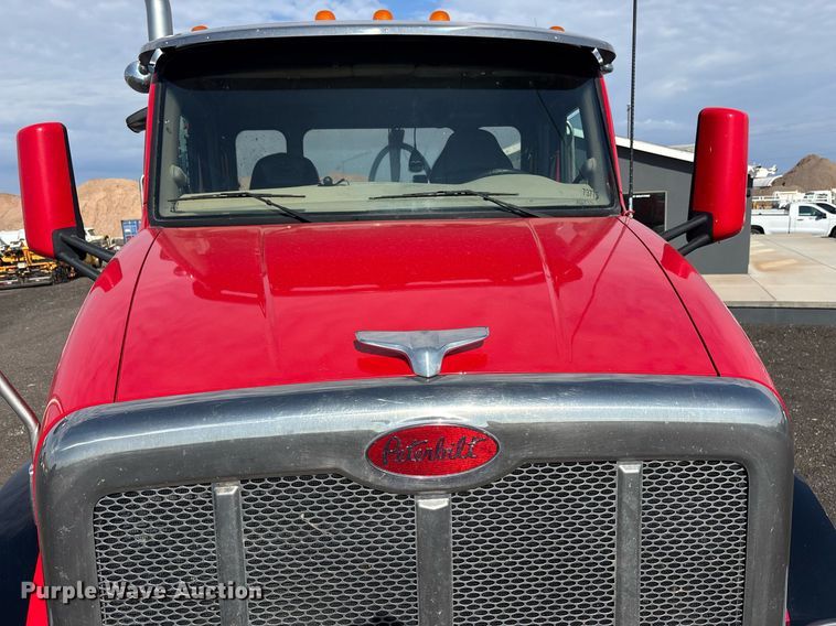 image for item FB9432 2018 Peterbilt 567 semi truck