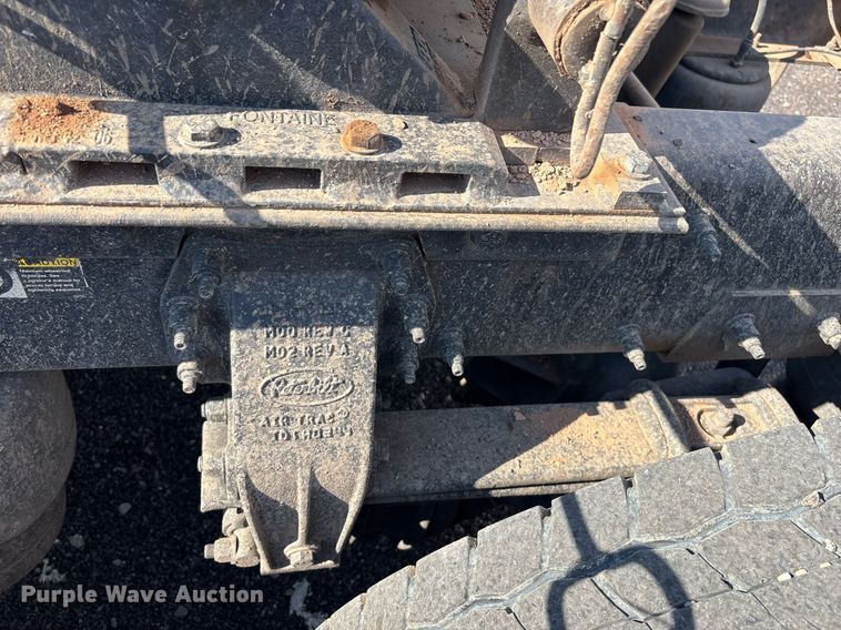 image for item FB9432 2018 Peterbilt 567 semi truck