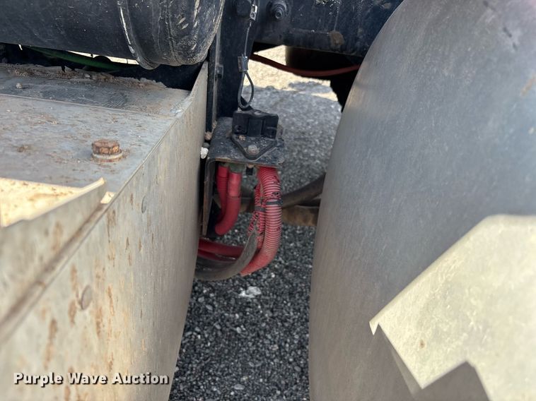 image for item FB9432 2018 Peterbilt 567 semi truck