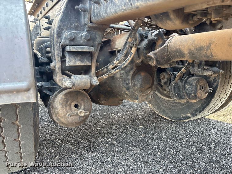 image for item FB9432 2018 Peterbilt 567 semi truck