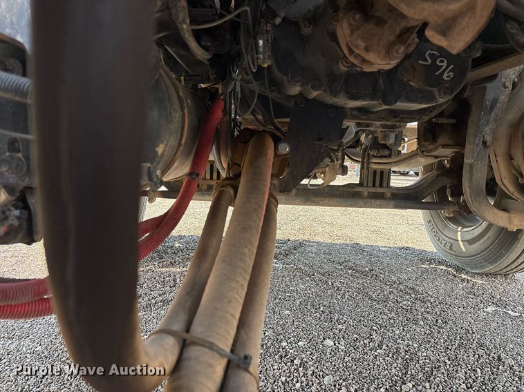 image for item FB9432 2018 Peterbilt 567 semi truck