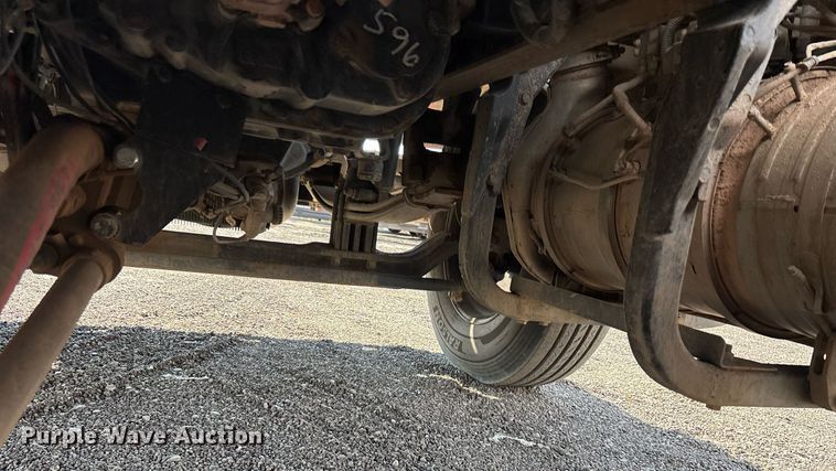 image for item FB9432 2018 Peterbilt 567 semi truck