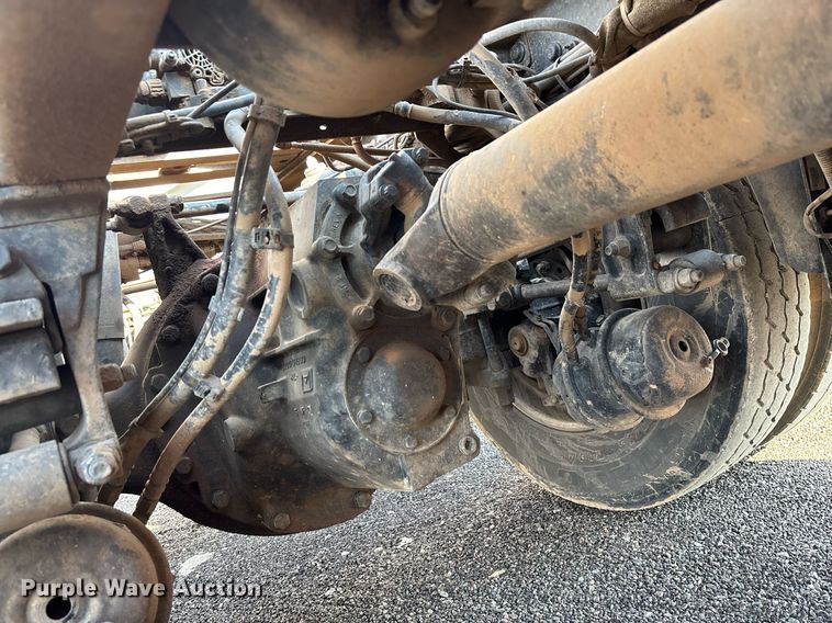 image for item FB9432 2018 Peterbilt 567 semi truck