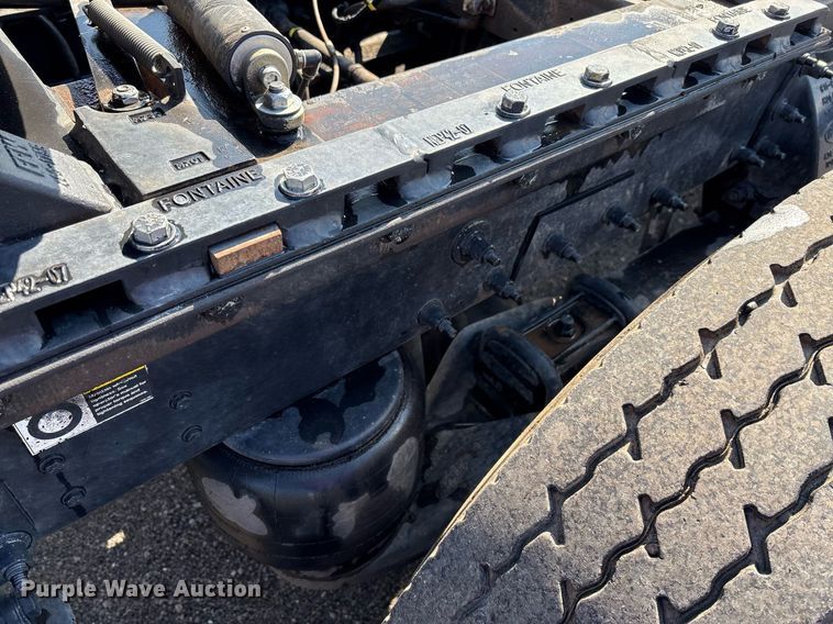 image for item FB9432 2018 Peterbilt 567 semi truck