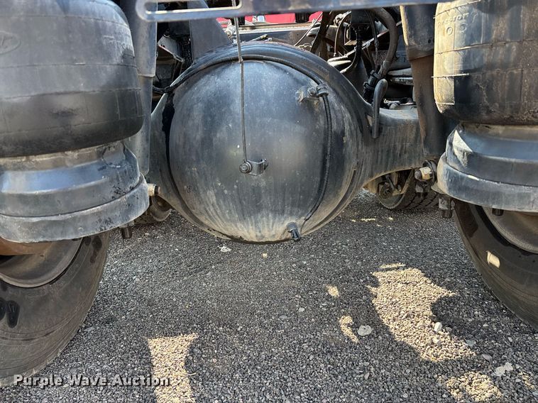 image for item FB9432 2018 Peterbilt 567 semi truck