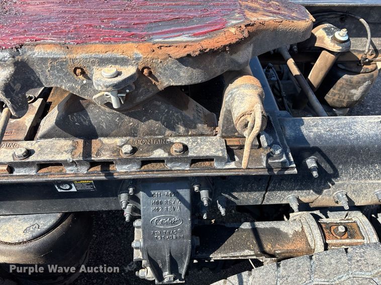 image for item FB9432 2018 Peterbilt 567 semi truck