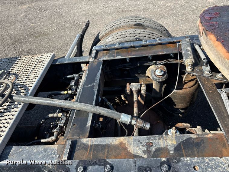 image for item FB9432 2018 Peterbilt 567 semi truck