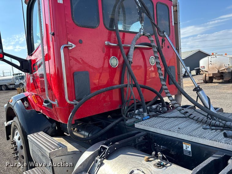 image for item FB9432 2018 Peterbilt 567 semi truck