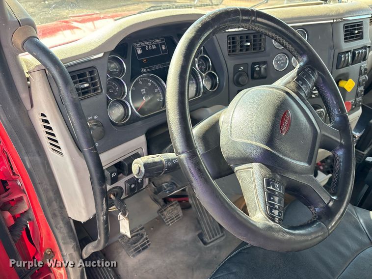image for item FB9432 2018 Peterbilt 567 semi truck